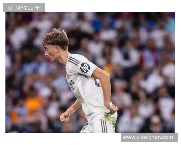 皇马全员集结阿诺德卡瓦哈尔赫伊森塞巴略斯齐聚训练场