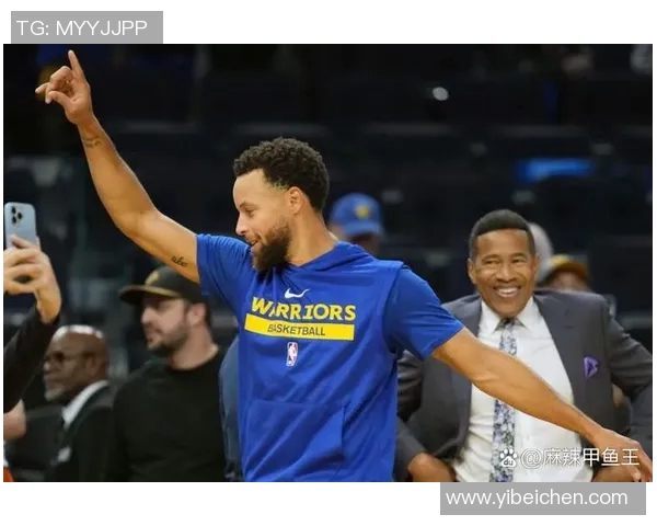 三球短暂出战15分钟高效表现三分球命中率50贡献11分2篮板3助攻